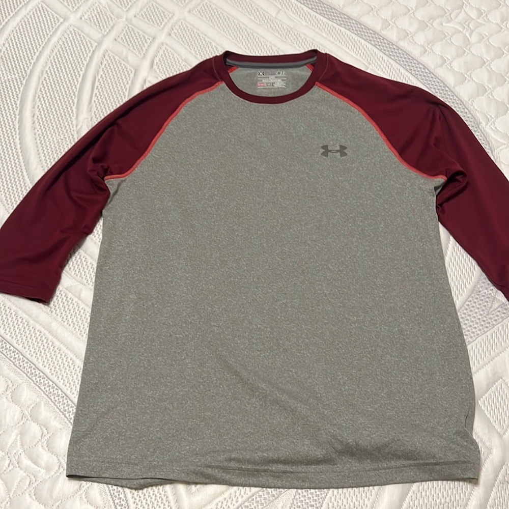Size Small Men’s Under Armour Shirt